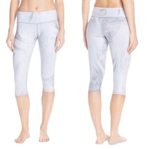 🆕 ALO yoga Airbrush Capri leggings SIZE SMALL